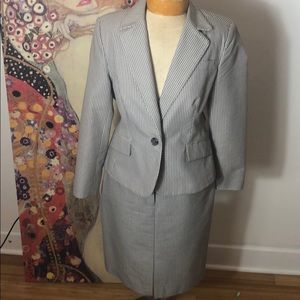Petite Grey Sear-sucker Pinstripe 2pc suit